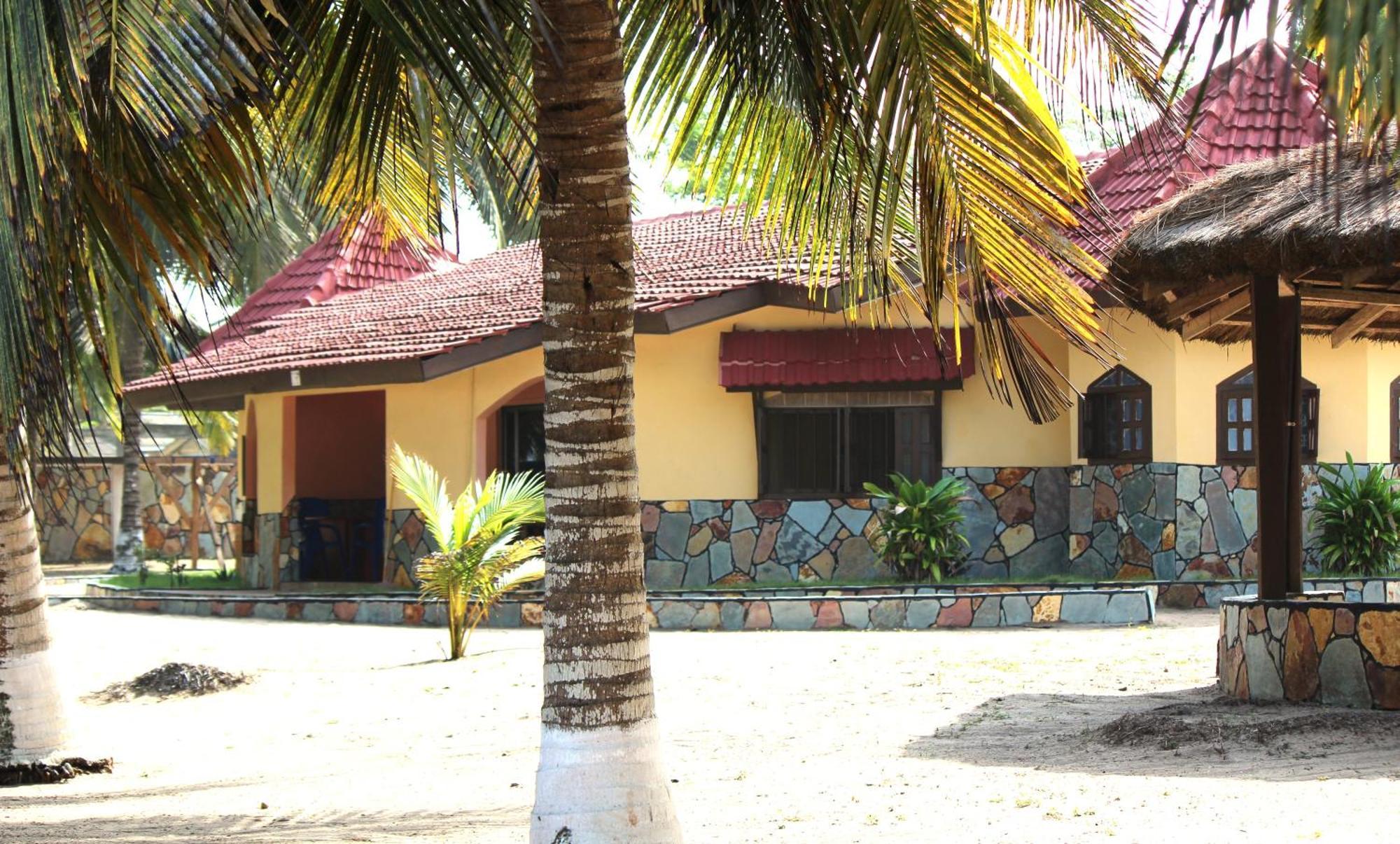 Rent Your Own Private Beach Bungalow Ampeni Экстерьер фото